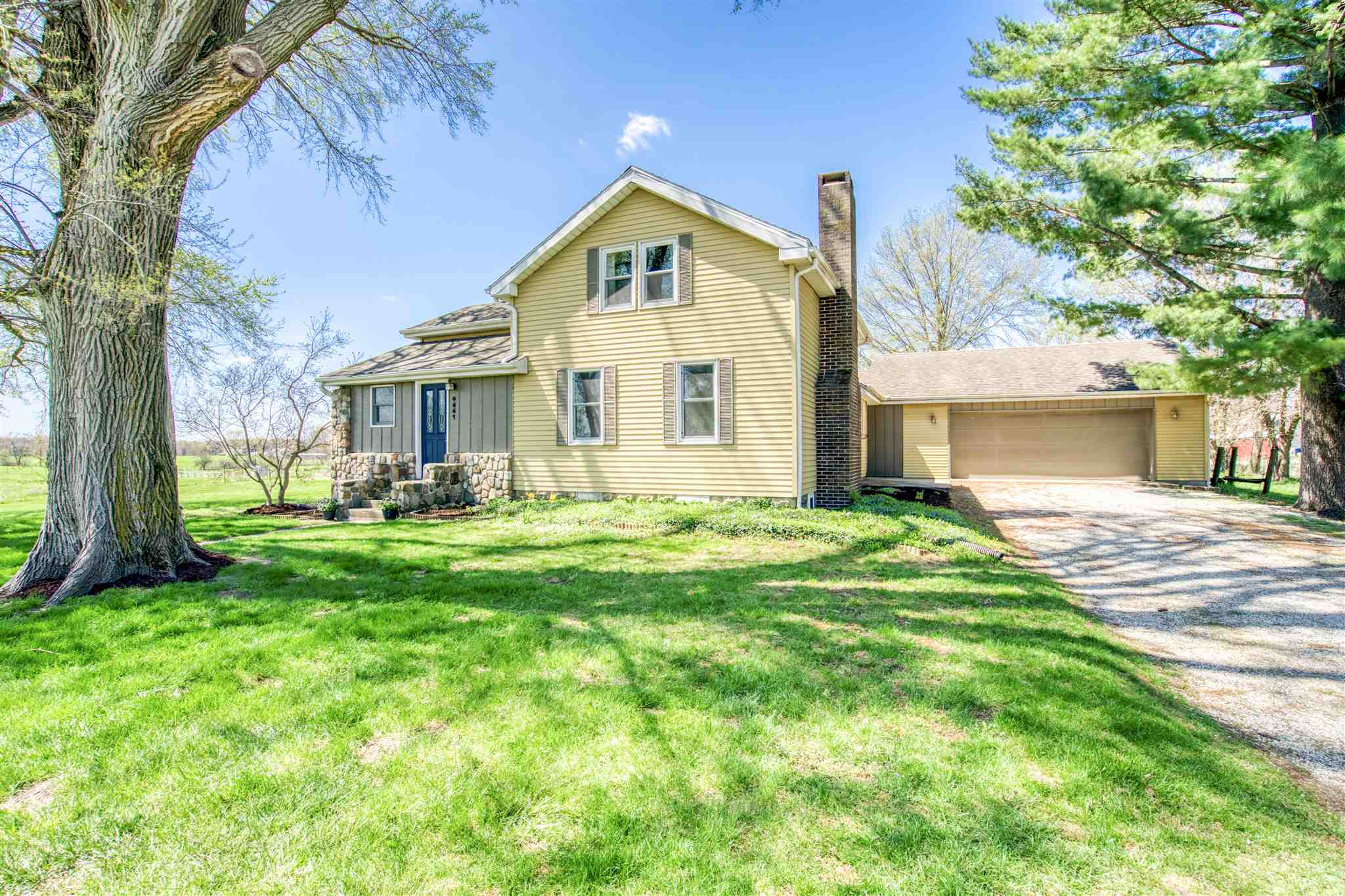 4661 South Country Club Road Warsaw, IN 46580 - Photo 1 of 36 Gallery Image 1