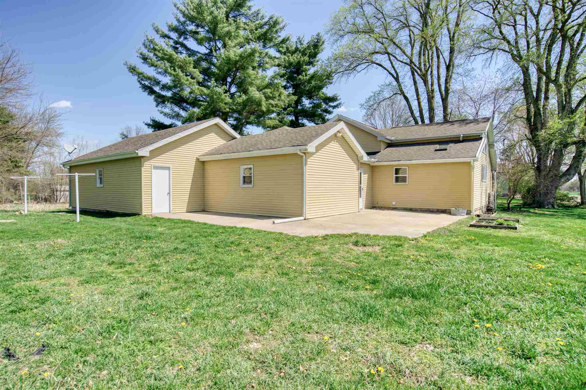 4661 South Country Club Road Warsaw, IN 46580 - Photo 6 of 36 Gallery Image 6