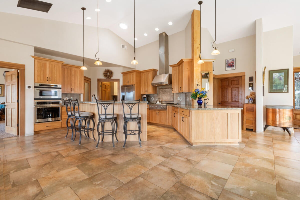 22143 Rickard Road Bend, OR 97702 - Photo 10 of 49 20220315-IMGL7980AROUNDTHEBENDREALESTATE