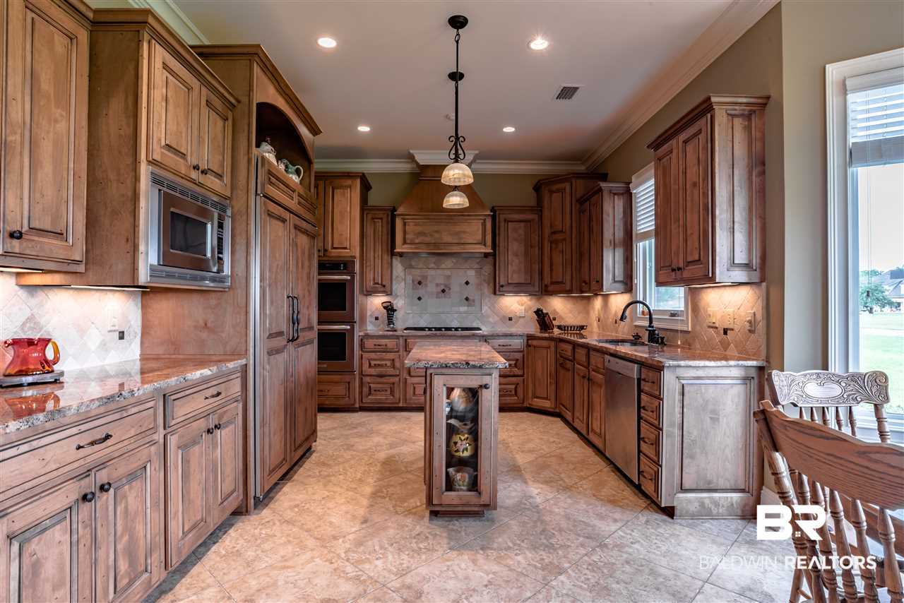 9337 Thoroughbred Run Fairhope, AL 36532 - Photo 4 of 38 Large Custom Kitchen