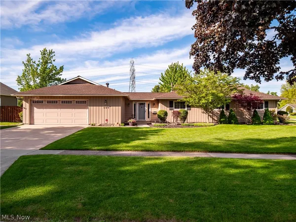 $355,000 | 609 Wyleswood Drive, Berea, OH 44017