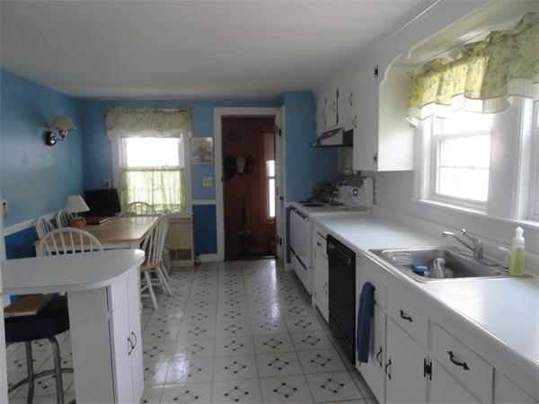 180 Standish Road Quincy, MA 02171 - Photo 6 of 18 Gallery Image 6