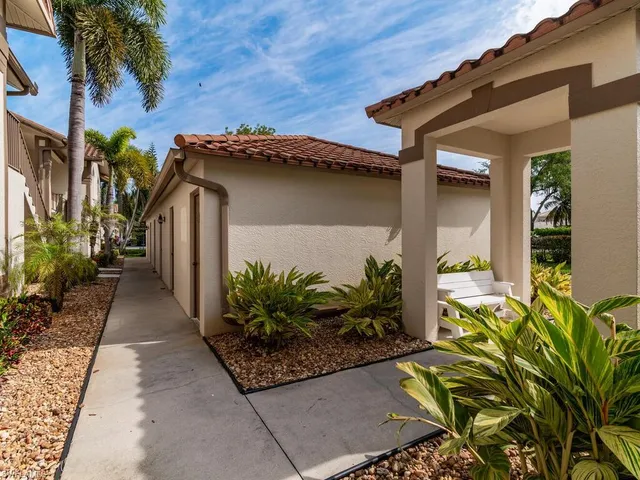 $389,000 | 242 Newport Drive, Unit 504, Naples, FL 34114