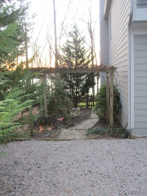 2913 Cove Ridge Trace Midlothian, VA 23112 - Photo 22 of 24 a backyard of a house with lots of green space
