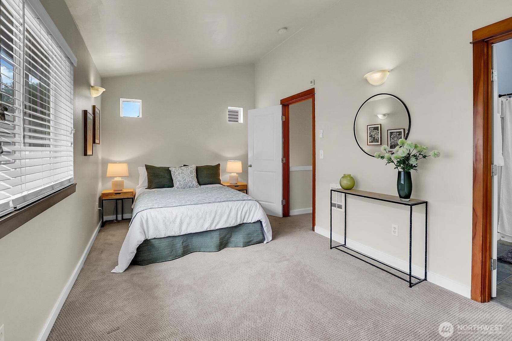 9236 Interlake Avenue North, Unit B Seattle, WA 98103 - Photo 12 of 20
