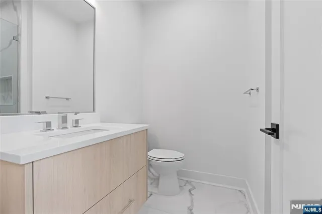 $2,350,000 | 327 Harristown Road, Glen Rock, NJ 07452