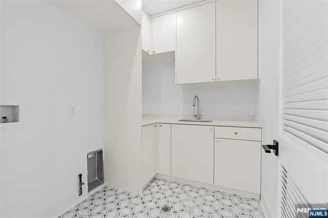 $2,350,000 | 327 Harristown Road, Glen Rock, NJ 07452