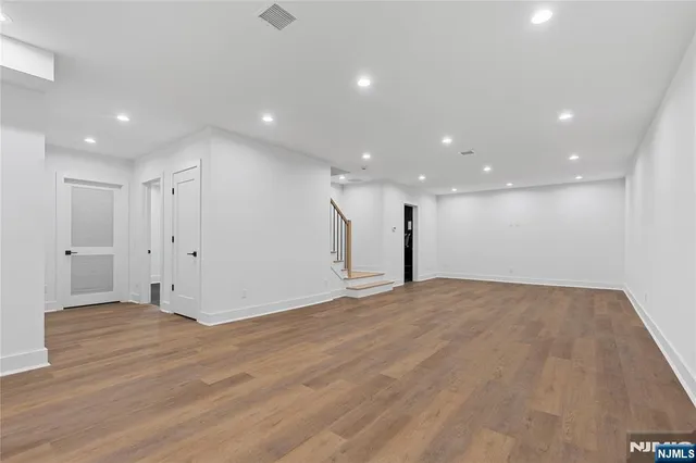 $2,350,000 | 327 Harristown Road, Glen Rock, NJ 07452