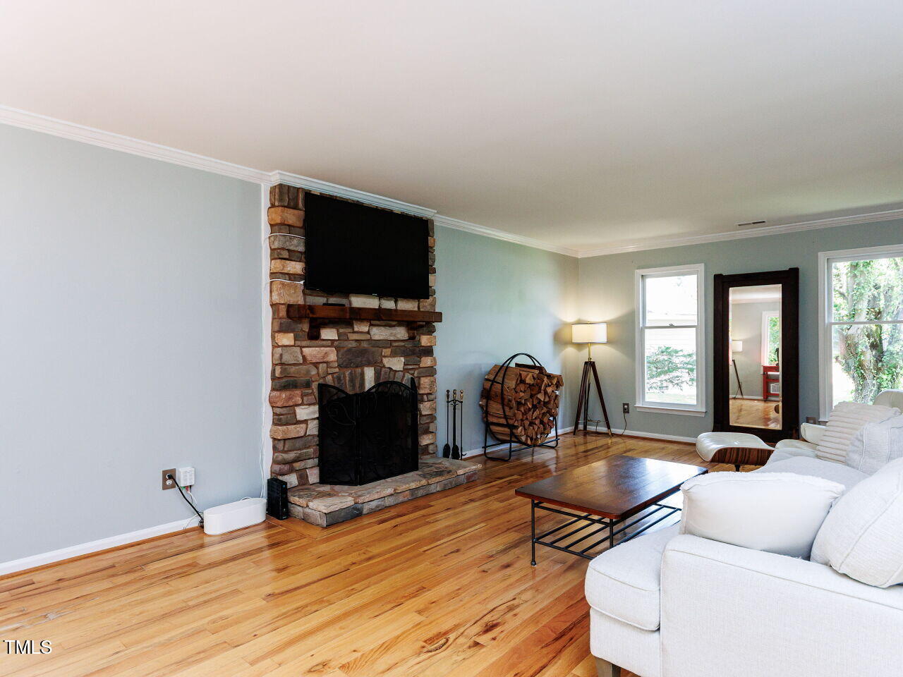 3525 Lytham Place Raleigh, NC 27604 - Photo 6 of 36 006-1280x960-living-room