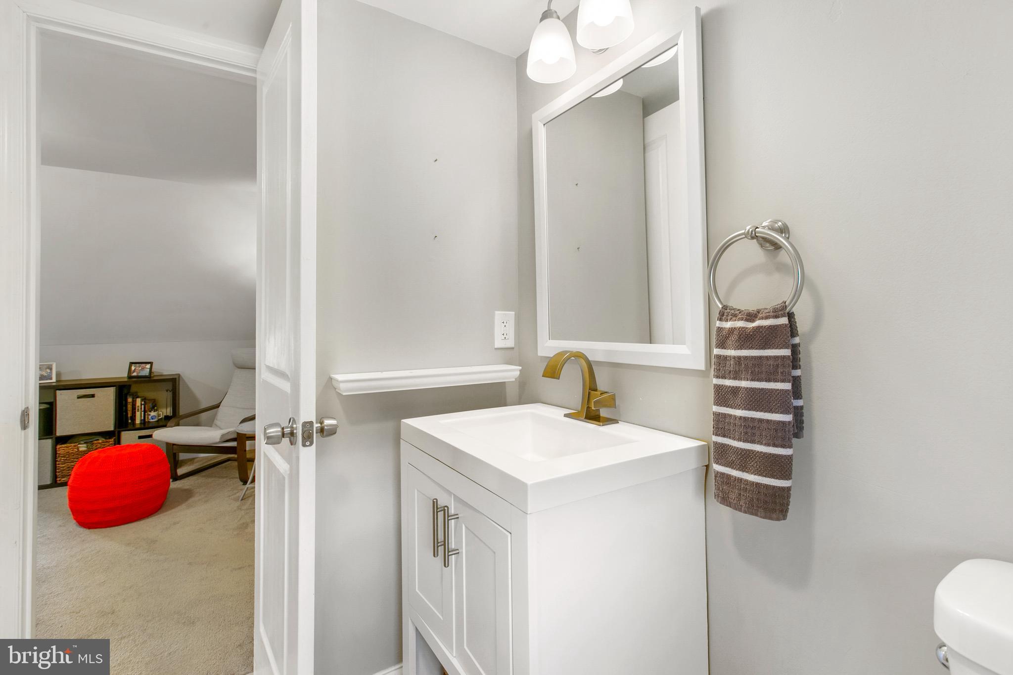 2930 Ridge Road Baltimore, MD 21244 - Photo 29 of 39 a bathroom with a sink and a mirror