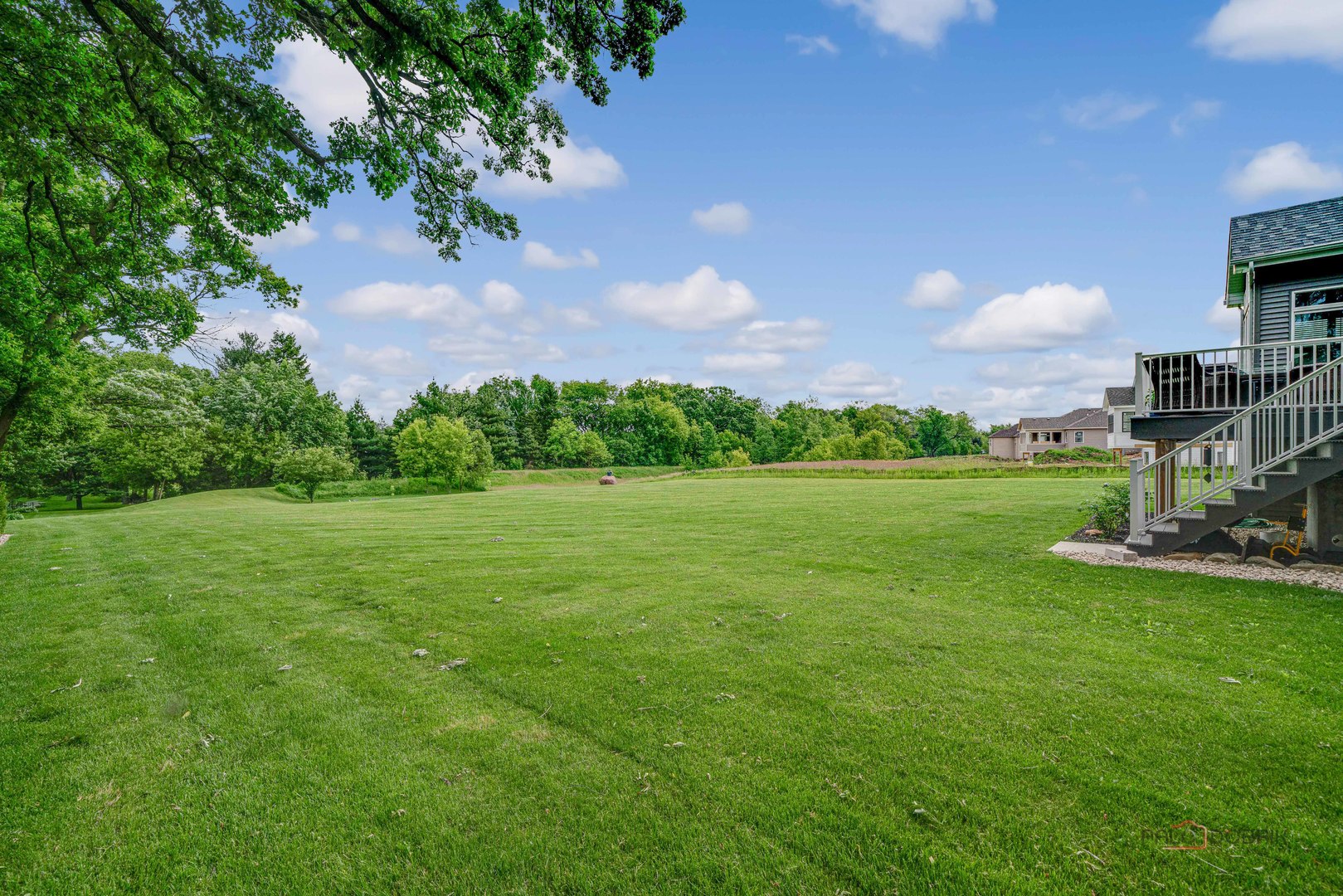 3300 Cornflower Way Spring Grove, IL 60081 - Photo 32 of 34 a view of a garden with houses