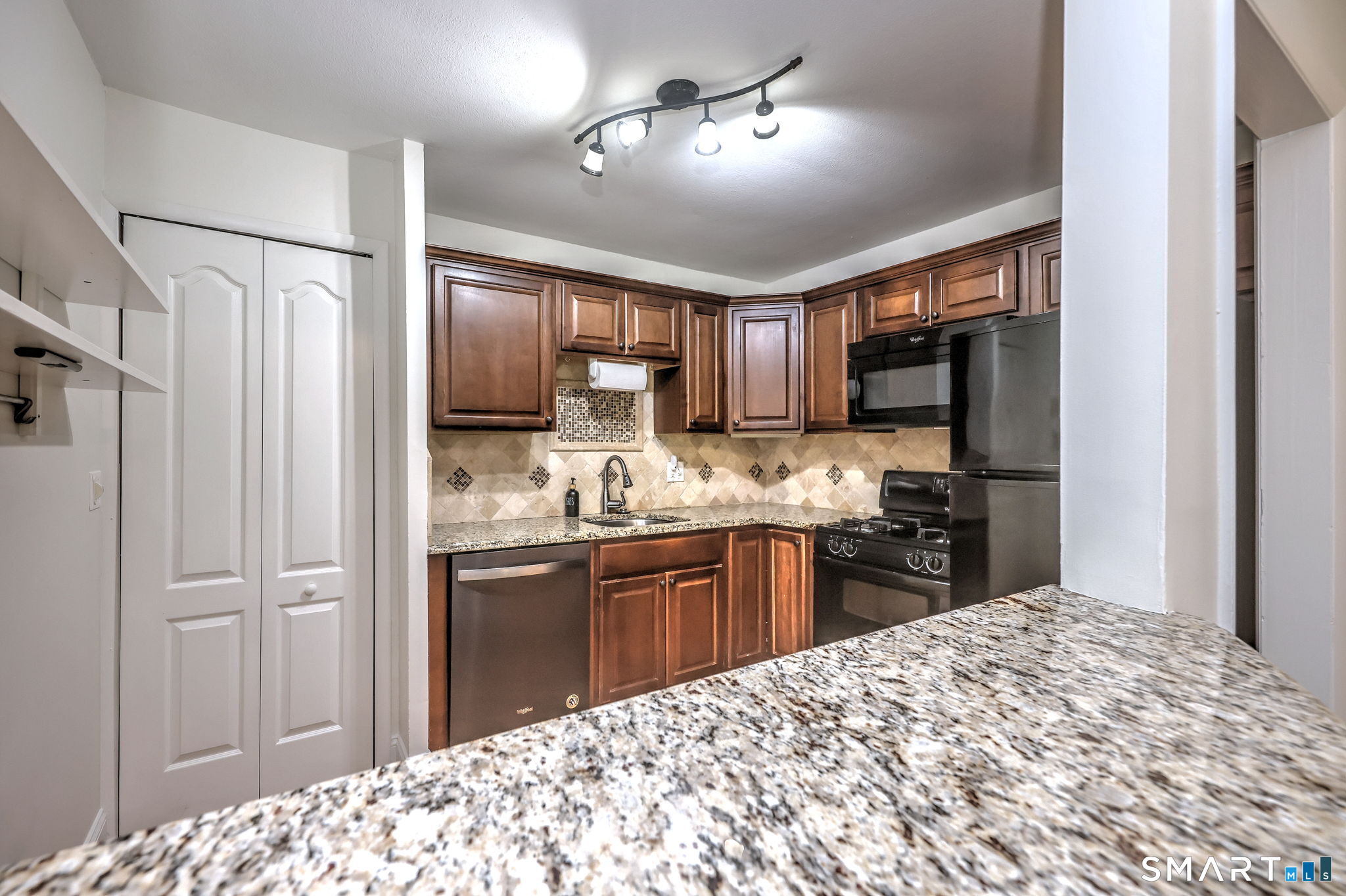 135 Florence Road, Unit 1A Branford, CT 06405 - Photo 12 of 39