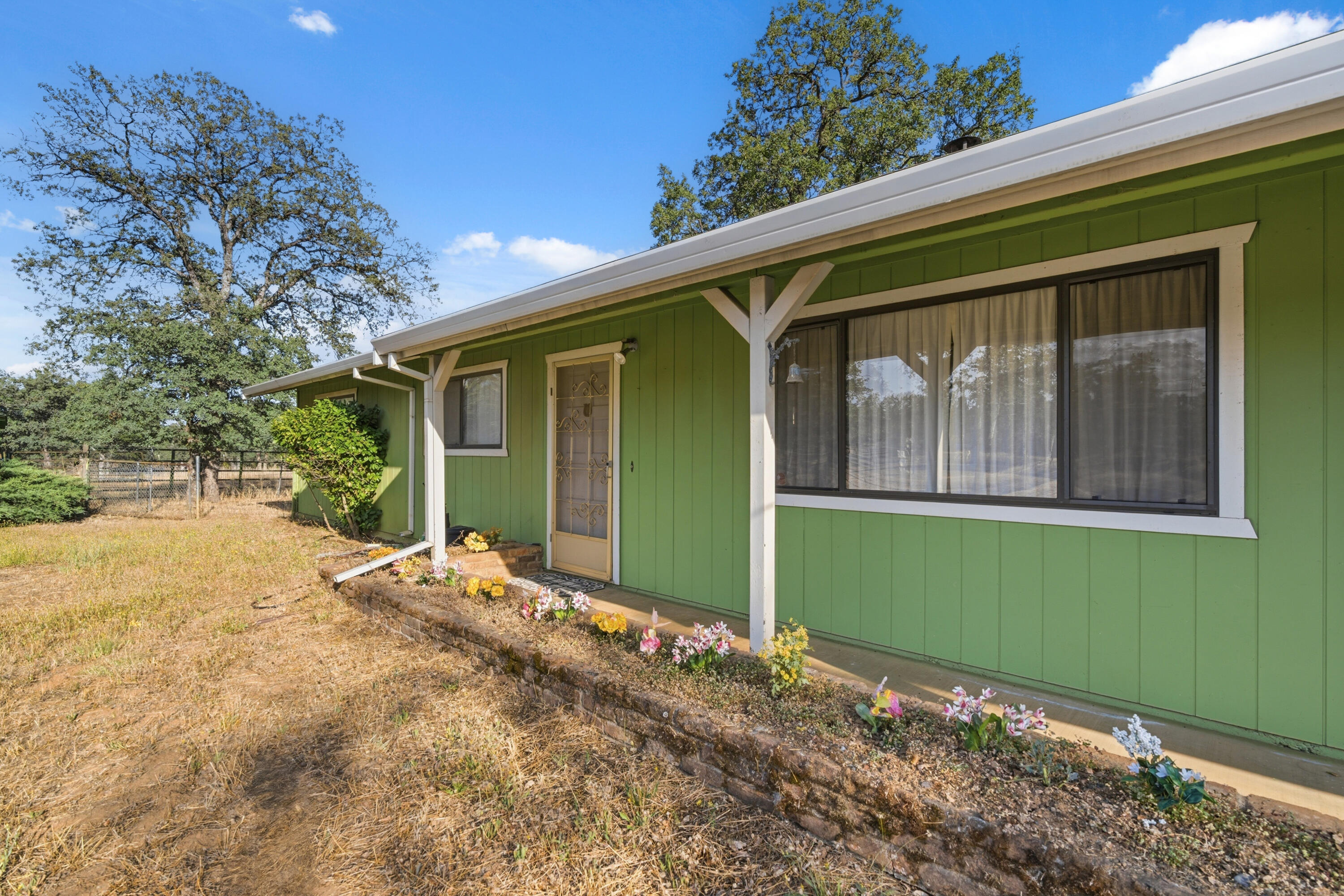 21241 Boyle Road Redding, CA 96003 - Photo 5 of 61 entry