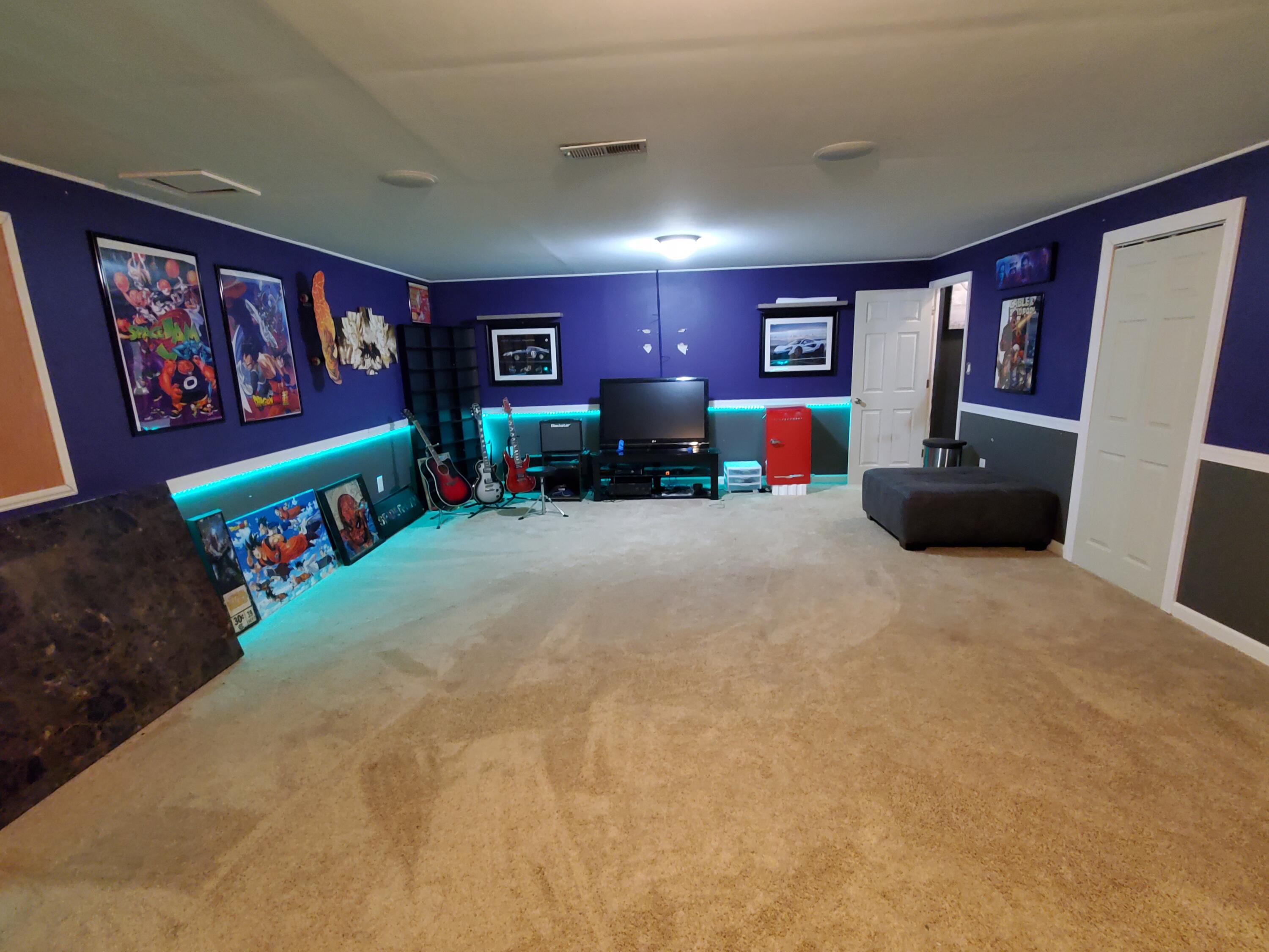 10557 Dickerson Mill Road Moneta, VA 24121 - Photo 13 of 22 Family Room