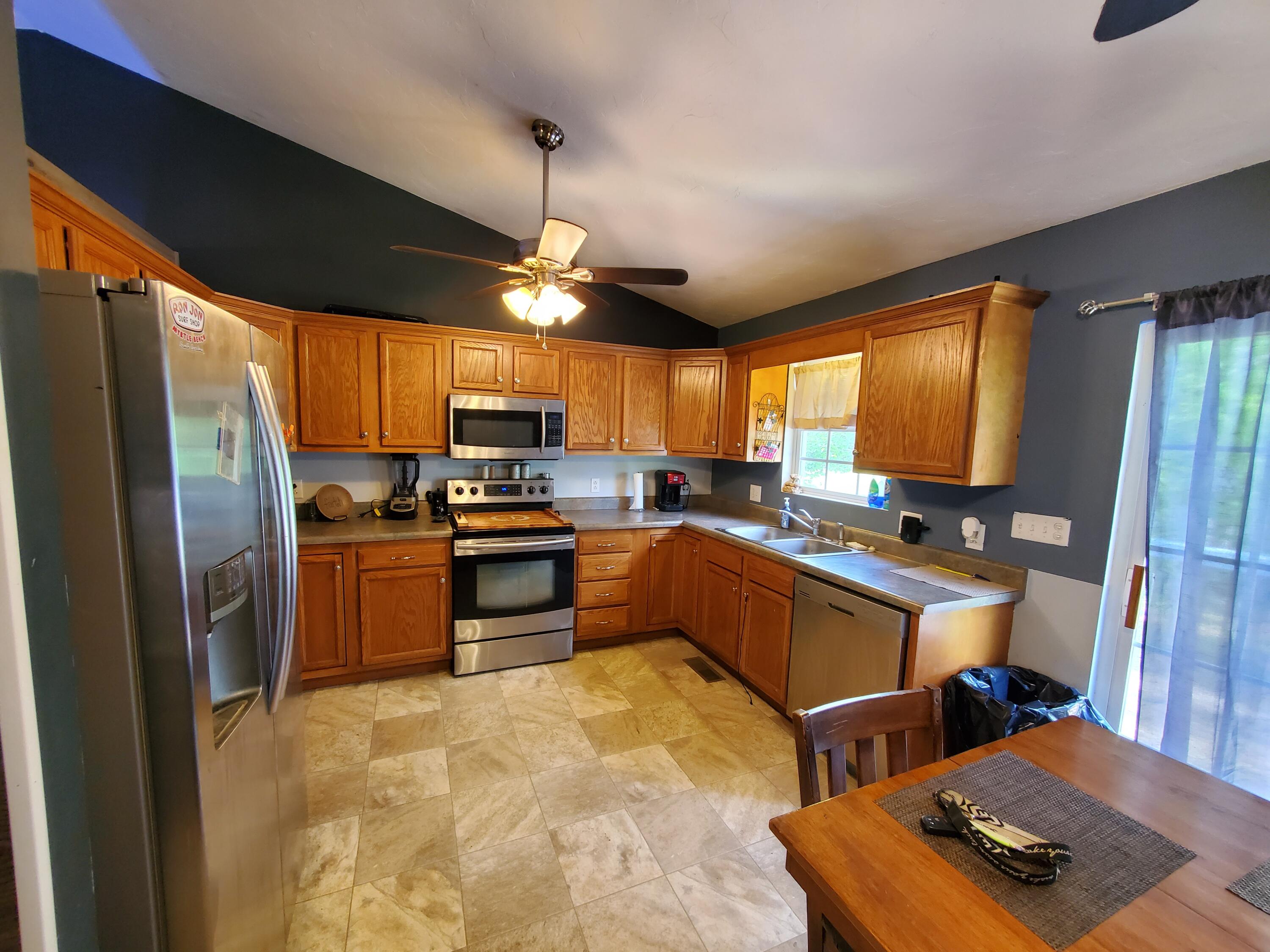 10557 Dickerson Mill Road Moneta, VA 24121 - Photo 4 of 22 Kitchen