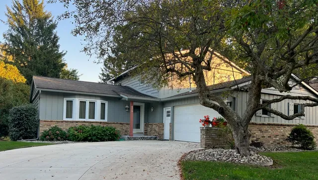 $650,000 | 6316 Duxbury Drive Southeast, Ada, MI 49301