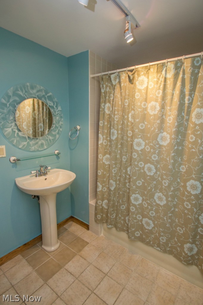 7688 York Road Cleveland, OH 44130 - Photo 11 of 22 1st floor full bathroom.