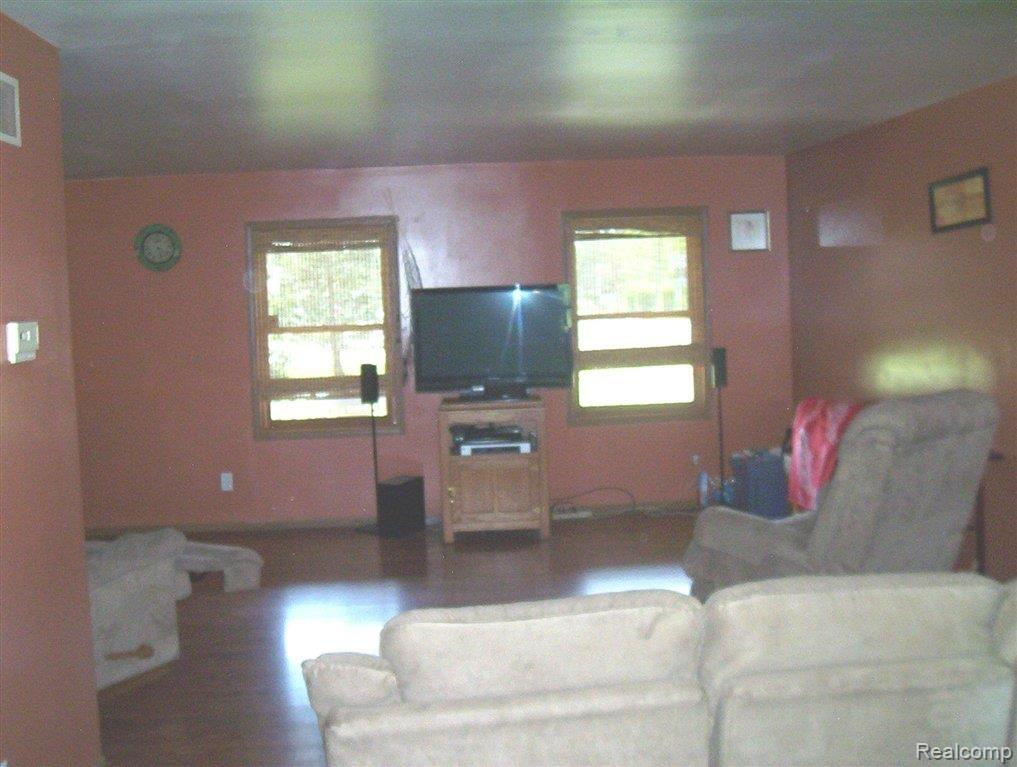 21667 Inkster Road Romulus, MI 48174 - Photo 6 of 18 INKSTER RD LIVING ROOM.jpg