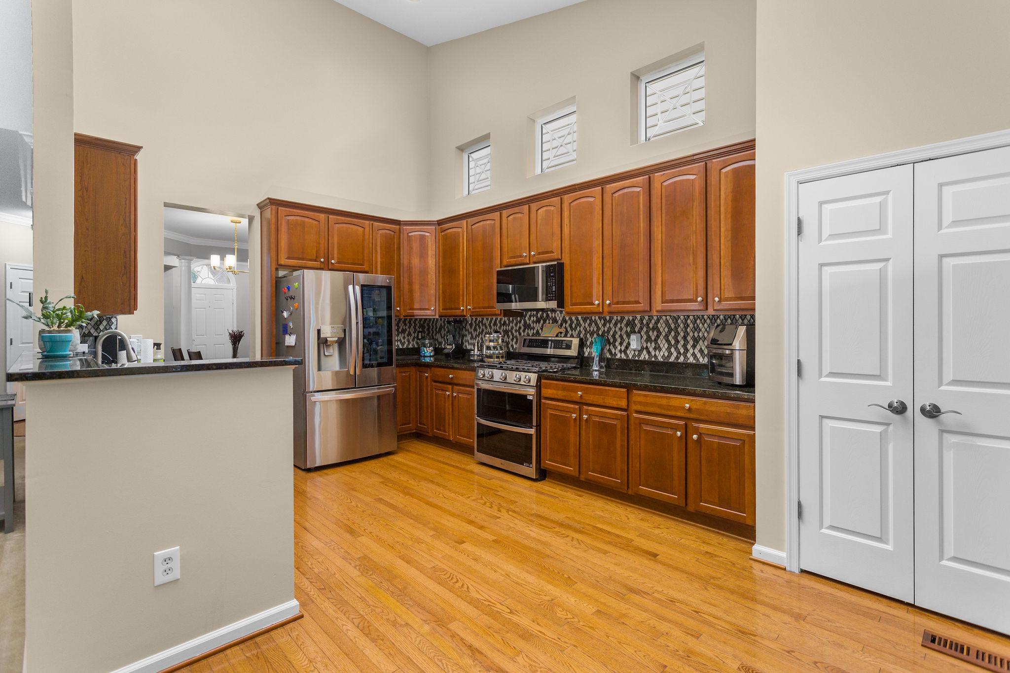 5 Tommys Meadow Pemberton, NJ 08068 - Photo 13 of 29 Upgrade granite counters, 42" cherry cabinets
