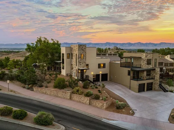 a view of entryway and hall