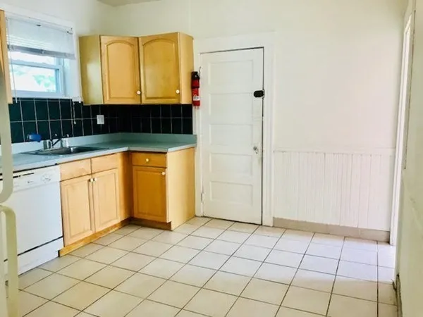 $2,600 | 8 Berkeley Street, Unit 1, Watertown, MA 02472