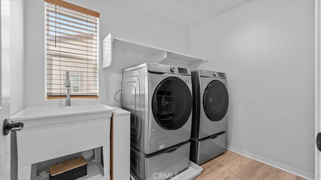 35580 Roxy Road Beaumont, CA 92223 - Photo 26 of 39 a utility room with dryer and washer