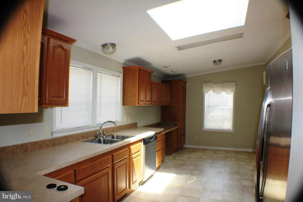 136 Trailway Road Baltimore, MD 21220 - Photo 4 of 15 Kitchen