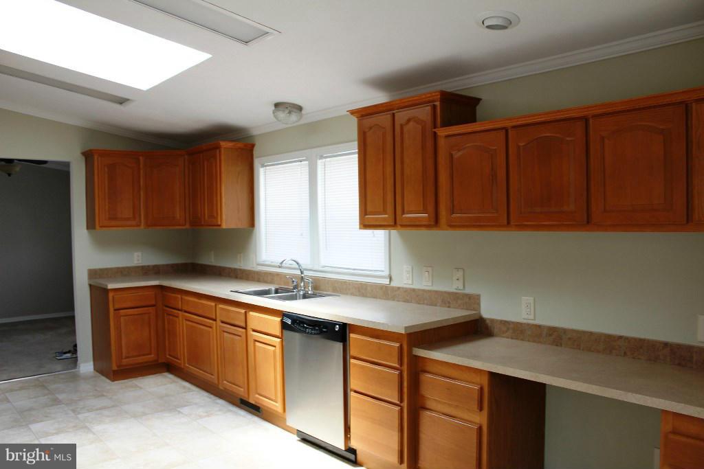 136 Trailway Road Baltimore, MD 21220 - Photo 5 of 15 Kitchen