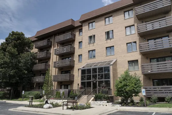 $3,765 | 1910 Chestnut Avenue, Unit C404, Glenview, IL 60026