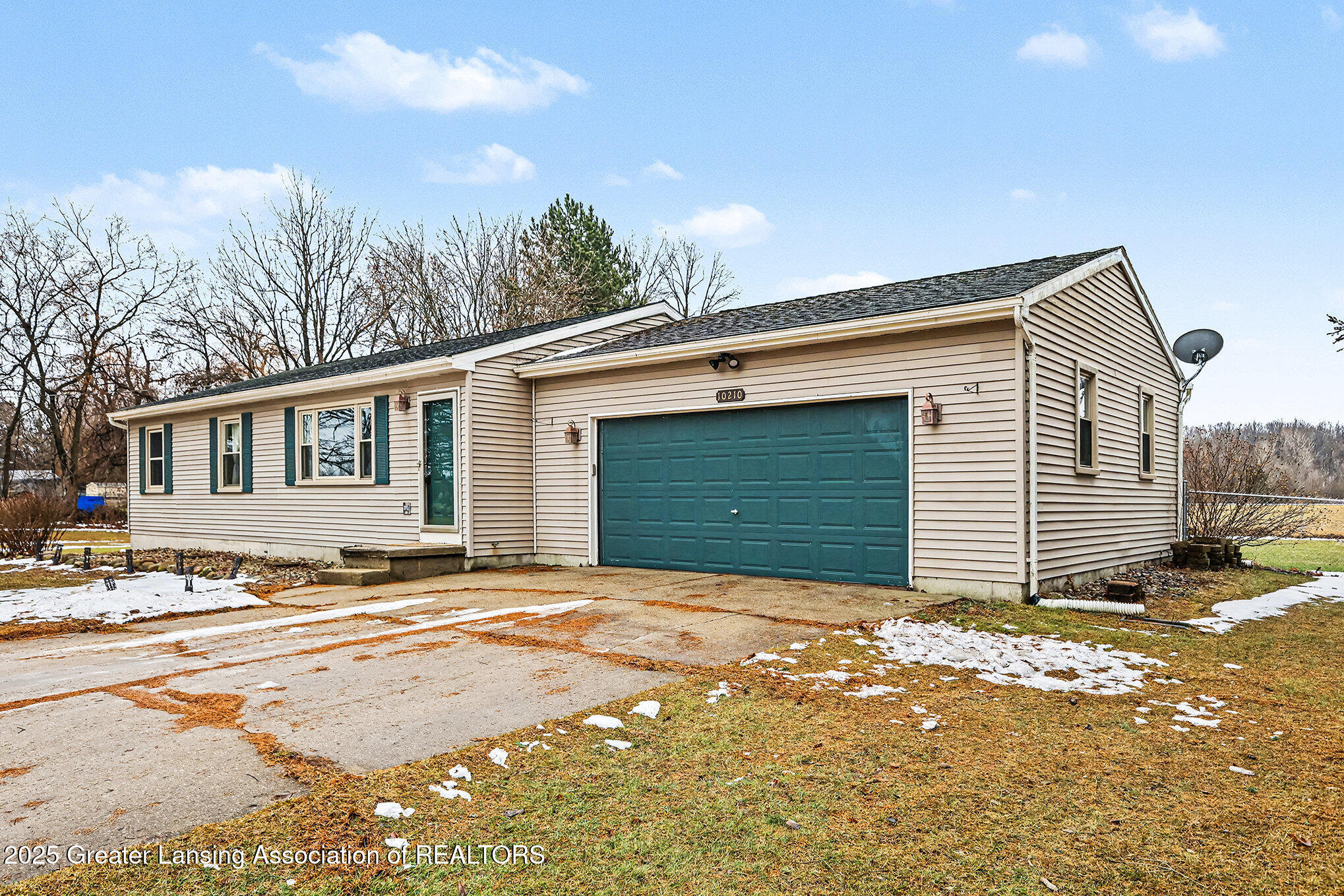 10210 Barnes Road Eaton Rapids, MI 48827 - Photo 3 of 27 003_file_928