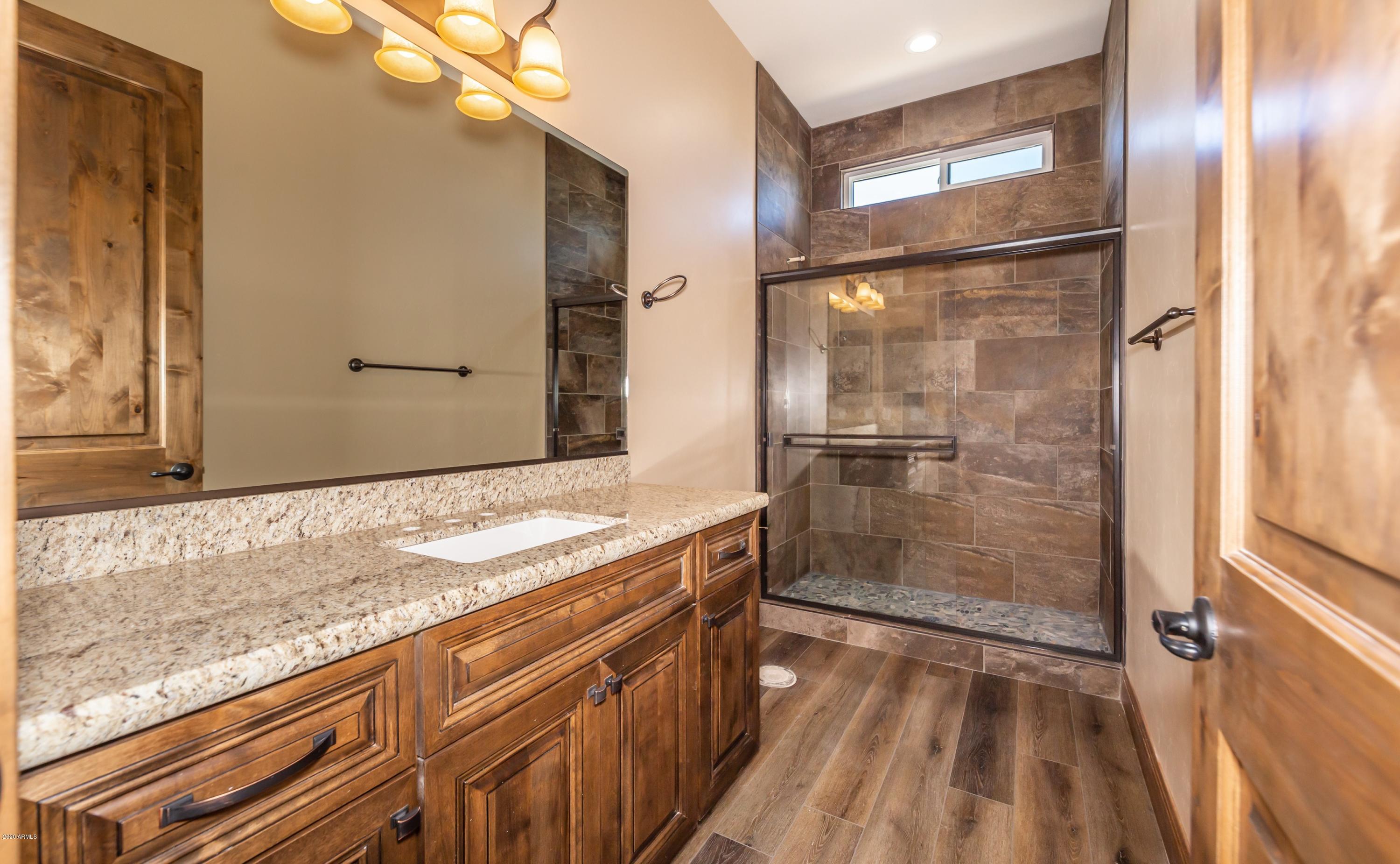 5675 West Three Forks Road Prescott, AZ 86305 - Photo 20 of 47 020_Jr Suite Bathroom