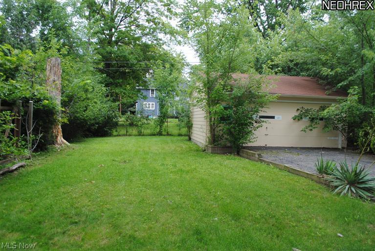 895 Englewood Road Cleveland Heights, OH 44121 - Photo 9 of 12