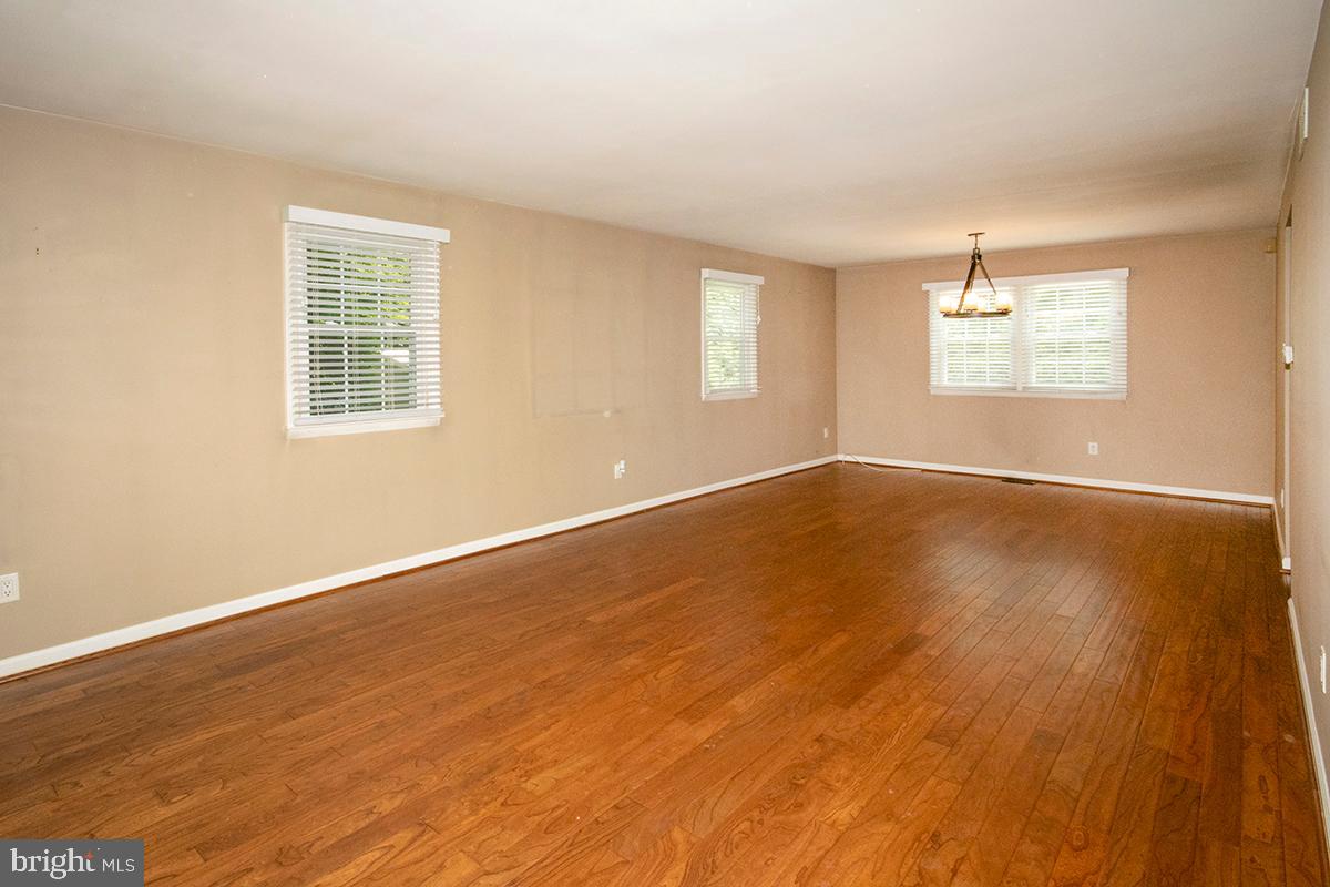 30 Sherri Way Pine Hill, NJ 08021 - Photo 6 of 53 Living Room Looking toward dining