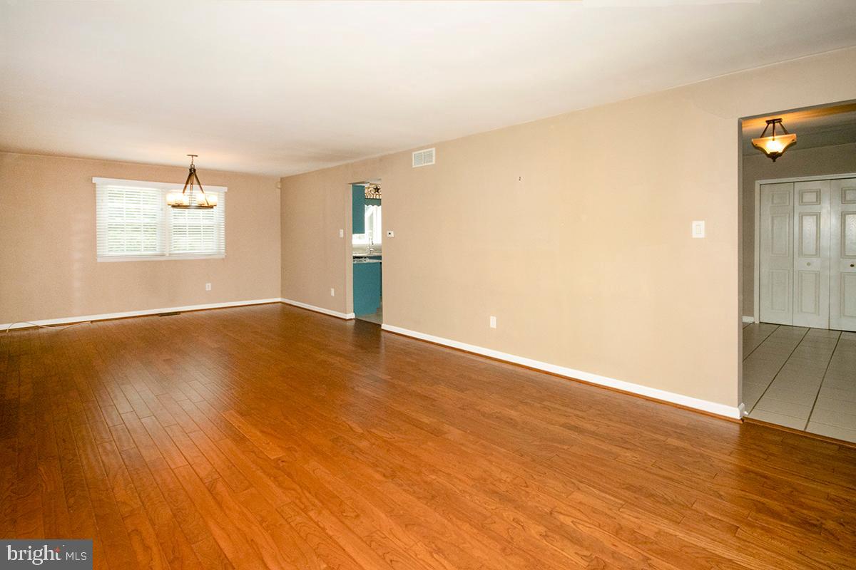 30 Sherri Way Pine Hill, NJ 08021 - Photo 7 of 53 Living Room Looking toward dining