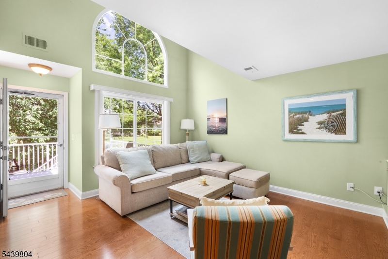 22 Crestmont Road Bedminster, NJ 07921 - Photo 5 of 19