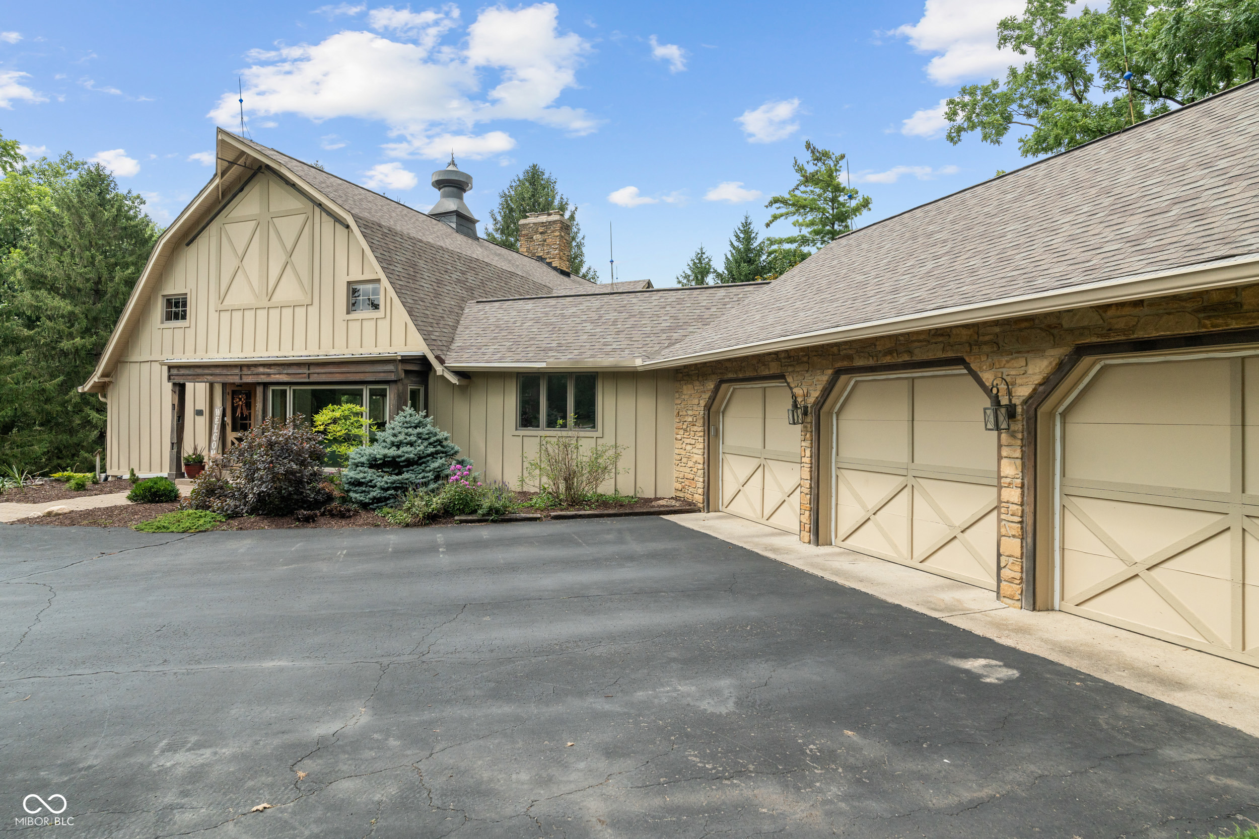35 Spring Drive Zionsville, IN 46077 - Photo 4 of 103