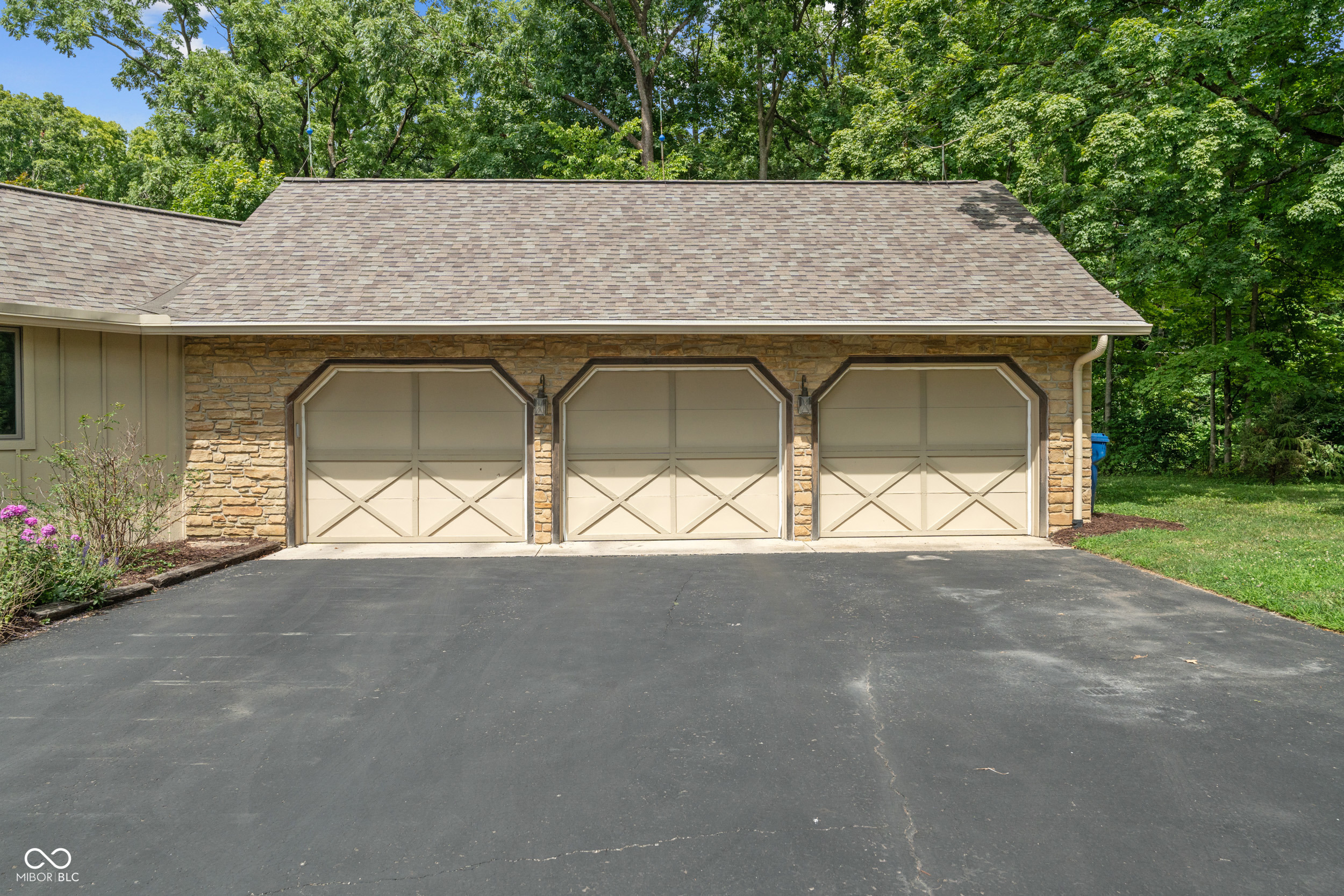 35 Spring Drive Zionsville, IN 46077 - Photo 5 of 103