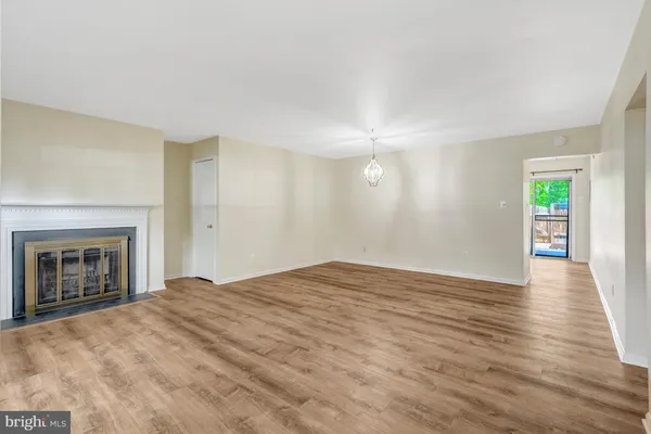 $2,065 | 13738 Autumn Vale Court, Unit 16F, Chantilly, VA 20151