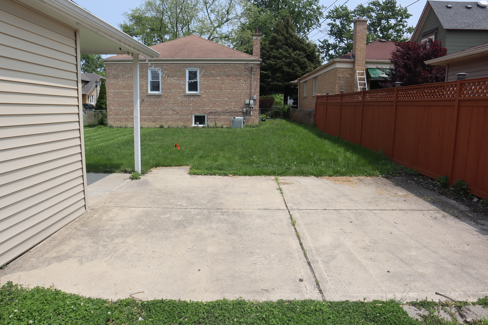 3218 Cuyler Avenue Berwyn, IL 60402 - Photo 16 of 17 a view of a backyard of the house