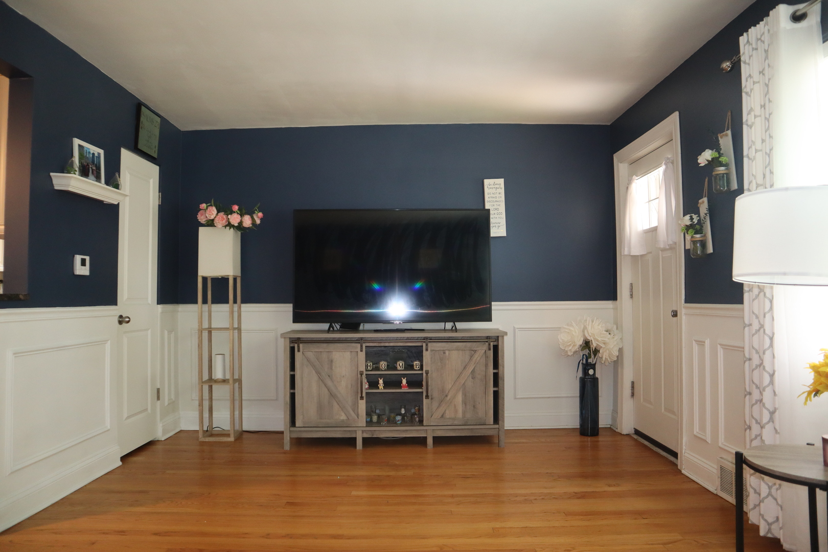 3218 Cuyler Avenue Berwyn, IL 60402 - Photo 4 of 17 a living room with furniture and a flat screen tv