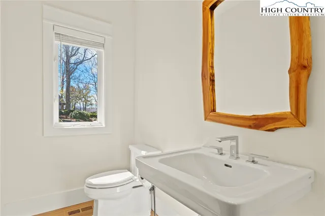 $1,875,000 | 110 Pinnacle Ridge Road, Beech Mountain, NC 28604