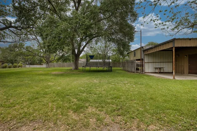a view of a house with yard and tree s