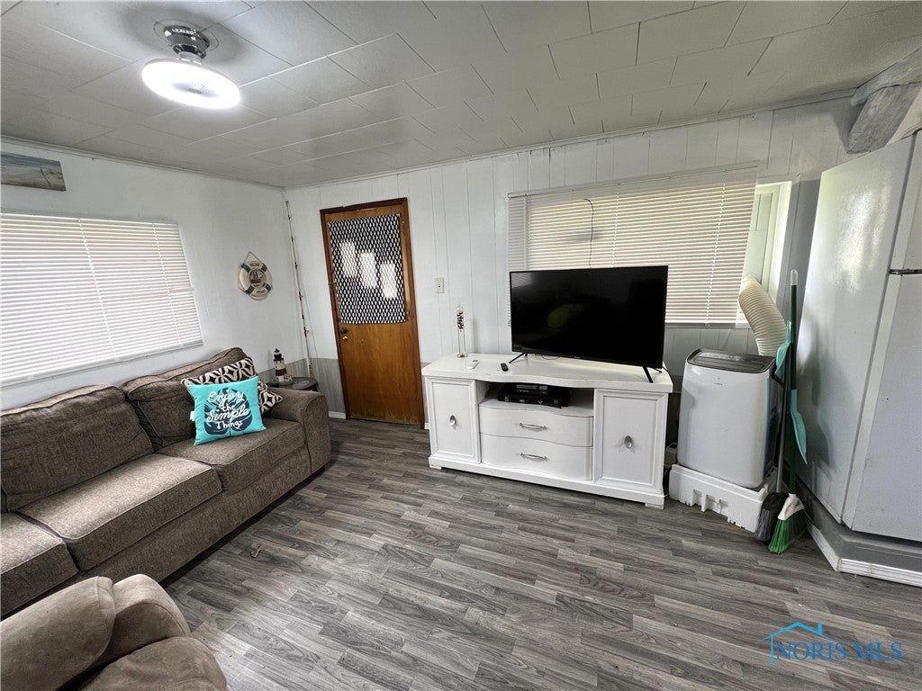 10119 West Locust Point Road Oak Harbor, OH 43449 - Photo 5 of 20 Gallery Image 5