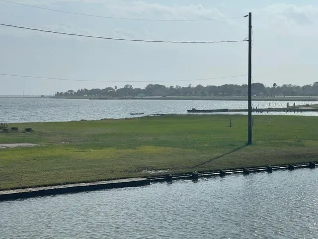 $210,000 | 219-221 East Bayshore Drive, Palacios, TX 77465