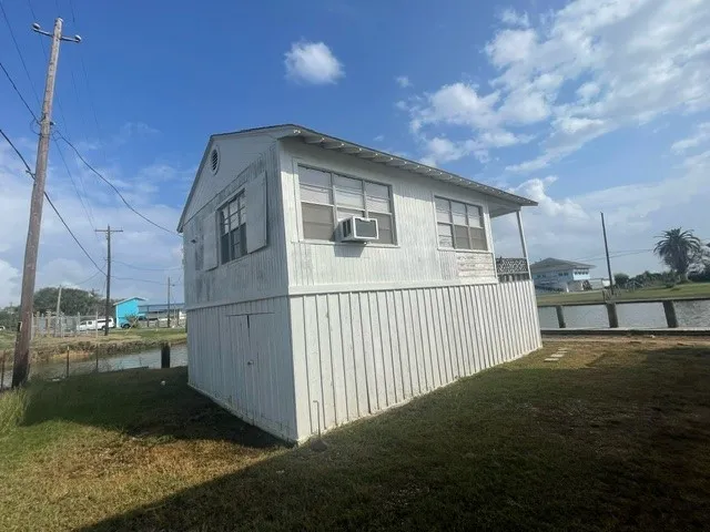 $210,000 | 219-221 East Bayshore Drive, Palacios, TX 77465
