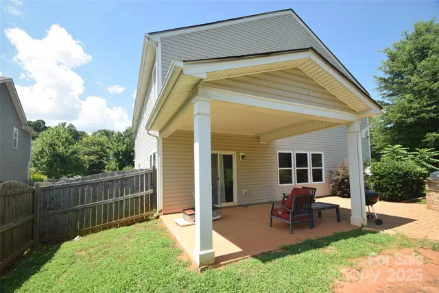 a view of a house with backyard and porch