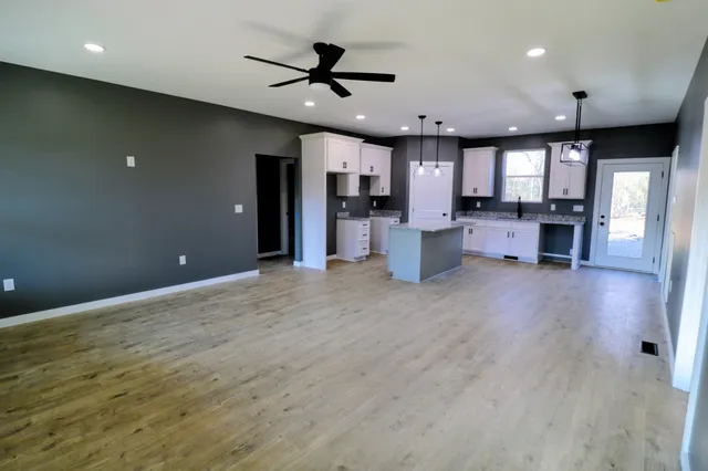 $309,000 | 507 Callahan Drive, New Johnsonville, TN 37134