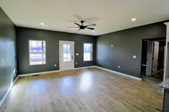 $309,000 | 507 Callahan Drive, New Johnsonville, TN 37134