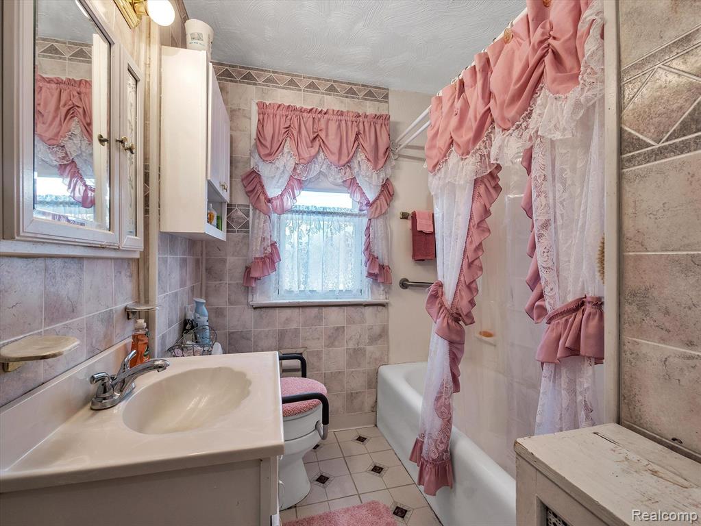 3472 Yorkshire Road Detroit, MI 48224 - Photo 30 of 44