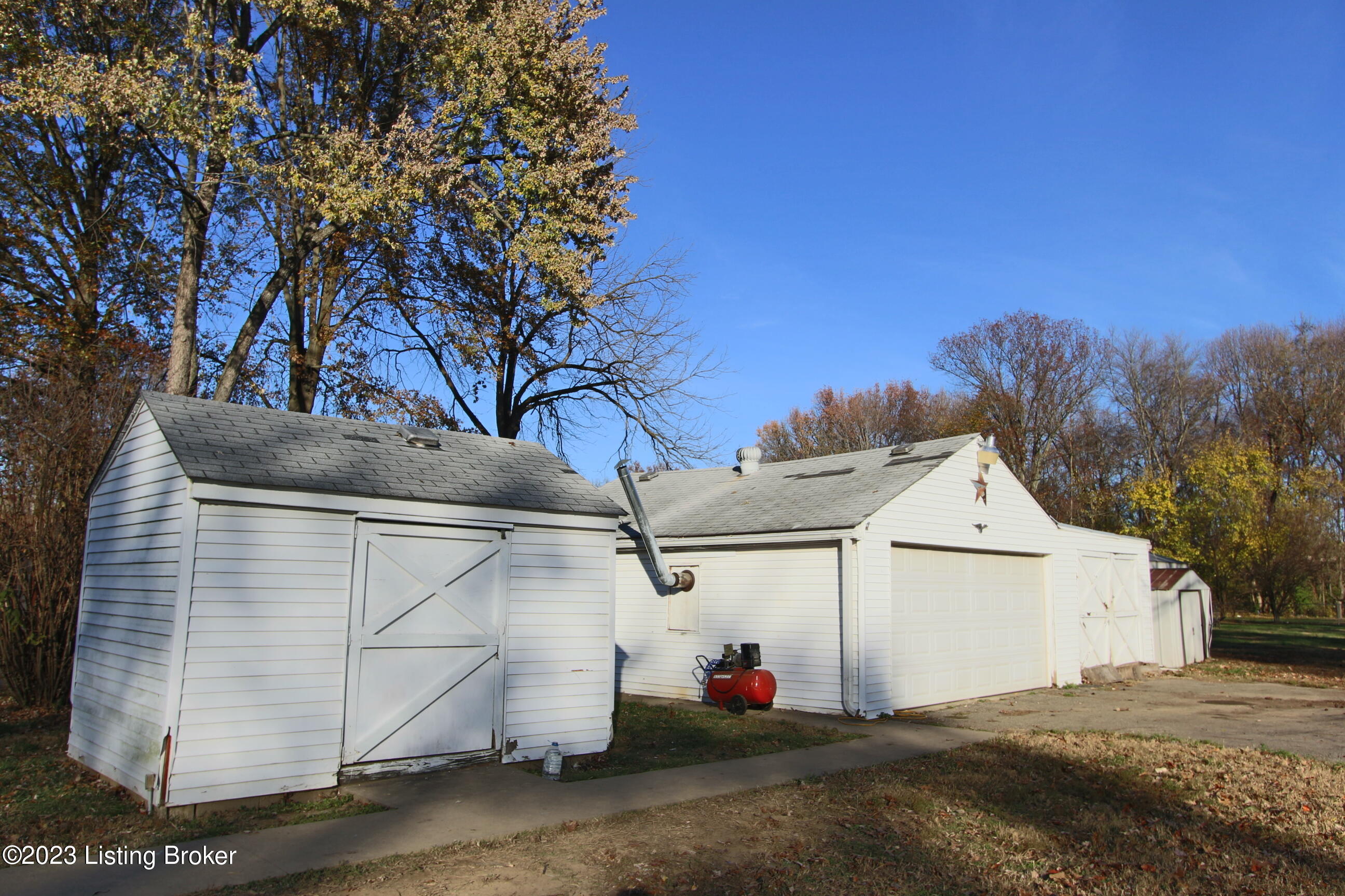 4217 Dover Road Louisville, KY 40216 - Photo 21 of 24 IMG_9089